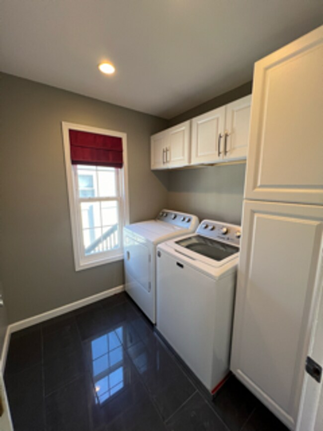 Building Photo - 10517 St Matthew Ln