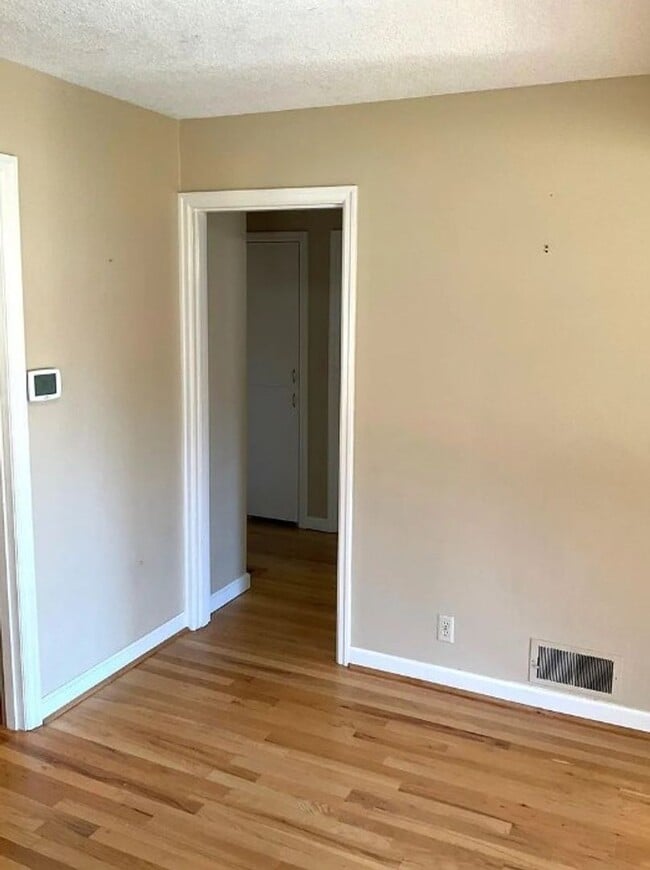 Building Photo - Charming Maplewood SFH with garden beds, fruit trees and finished basement