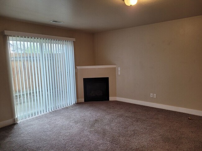 Building Photo - 3 bed Condo in Central Meridian!