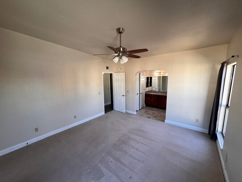 Building Photo - 3011 Sunfish Dr