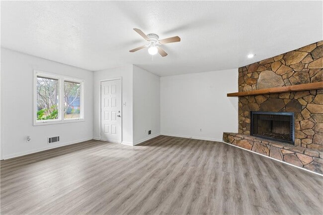 Building Photo - 2130 Fieldstone View Ct SE