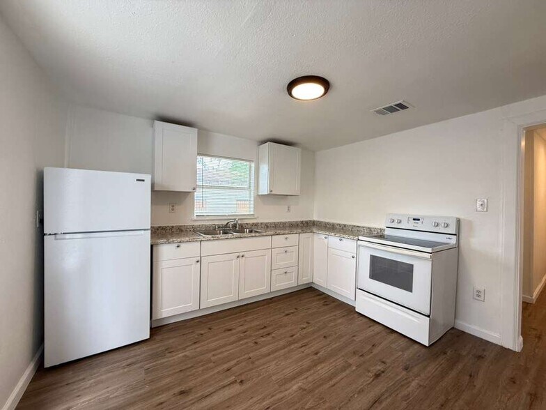 Building Photo - 2311 Potosi St