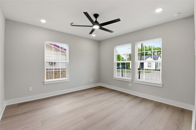 Building Photo - 4610 Providence St