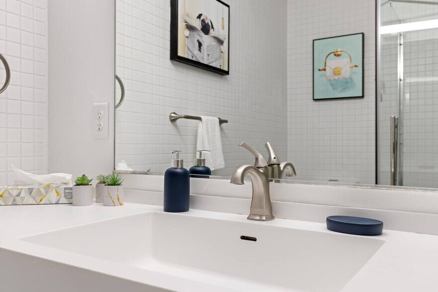 Building Photo - 12607 Larchmere Blvd