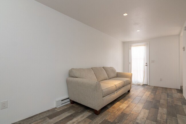 Building Photo - 728 Montez Pl
