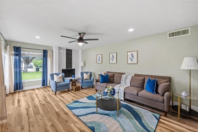 Building Photo - 2344 Woodcrest Dr