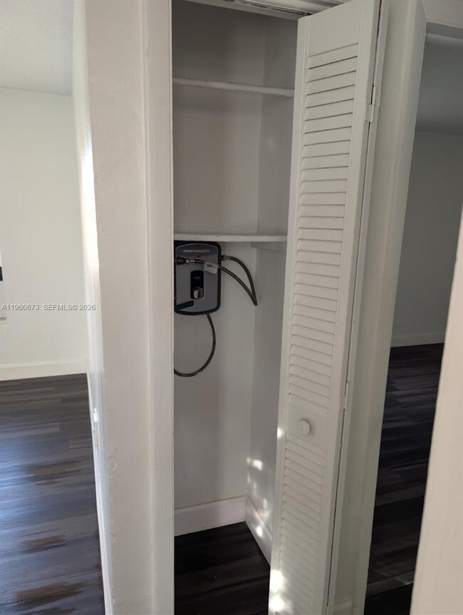 Building Photo - 1461 SW 5th St