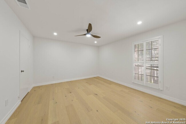 Building Photo - 7815 Broadway St