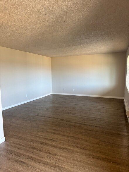 Building Photo - 308 Summit Ave N