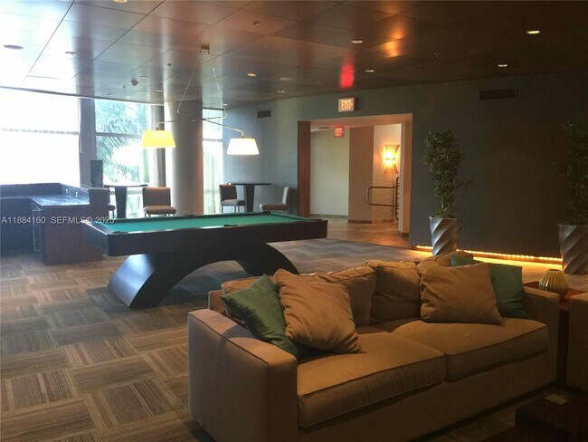 Building Photo - 2641 N Flamingo Rd