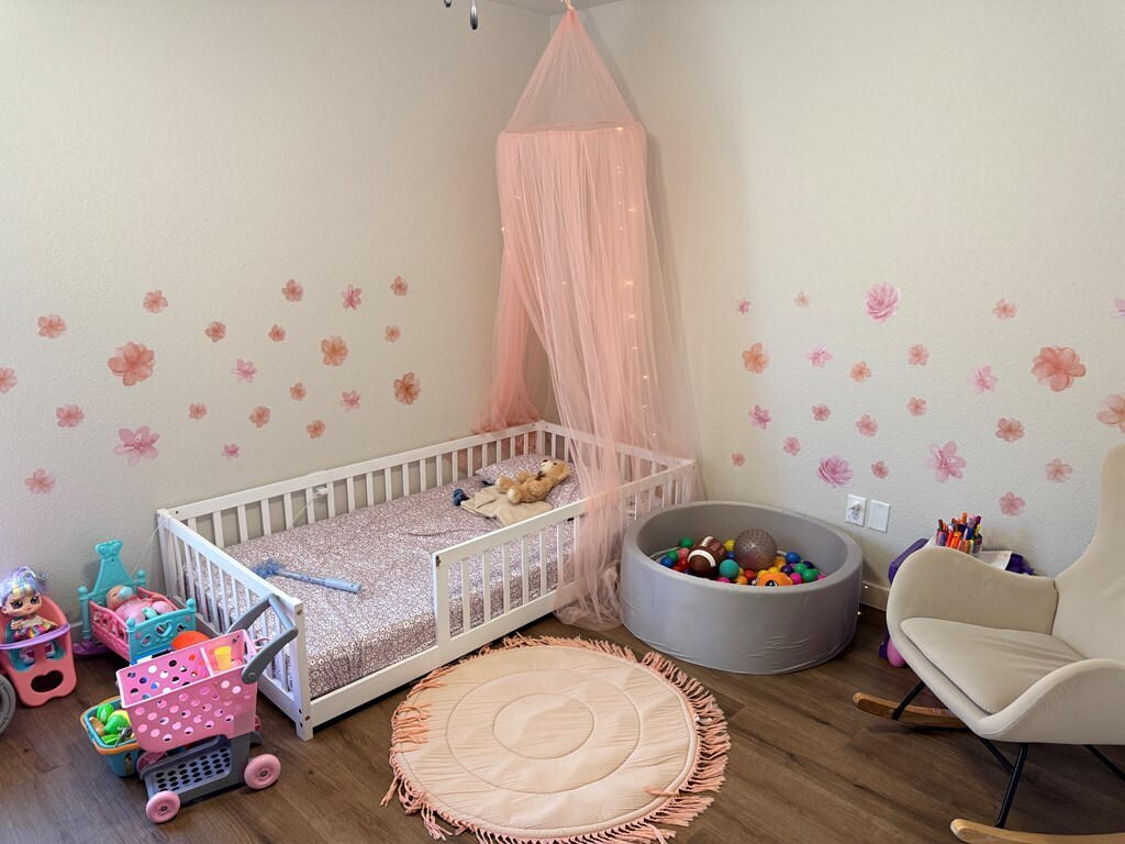 Building Photo - 421 Graze St