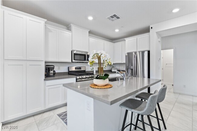 Building Photo - 965 Nevada State Dr