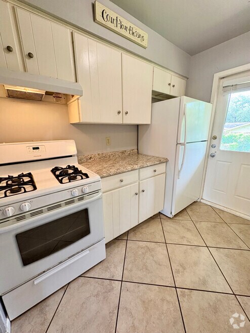 Building Photo - 326 Briarwood Dr