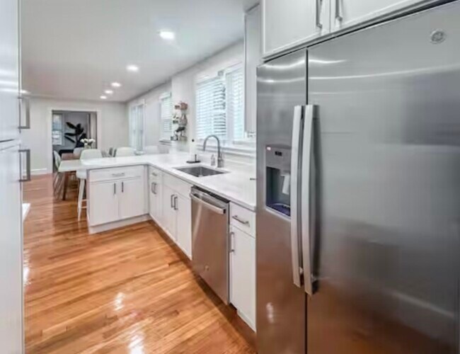 Building Photo - 65-67-67 St James Cir