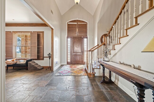 Building Photo - 208 Highpoint Cir