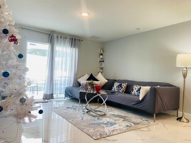 Building Photo - 479 SW Holden Terrace