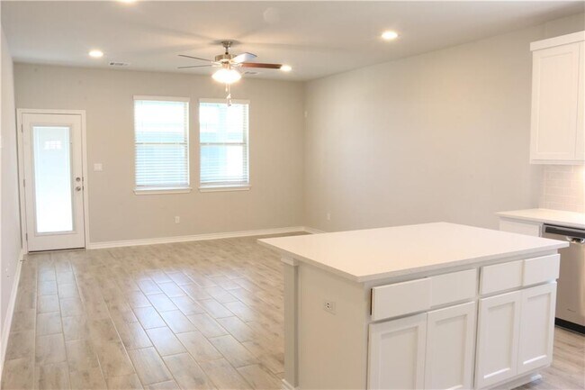 Building Photo - 1124 Oak Chase Wy
