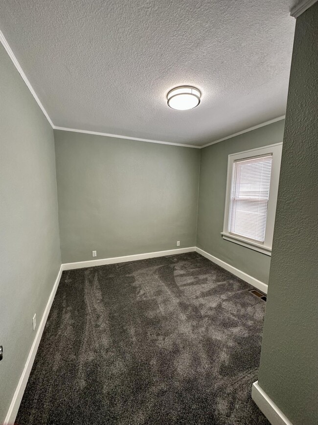 Building Photo - 108 S Hawthorne Ave