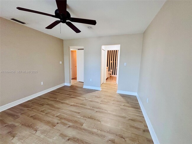 Building Photo - 1323 Bayshore Dr