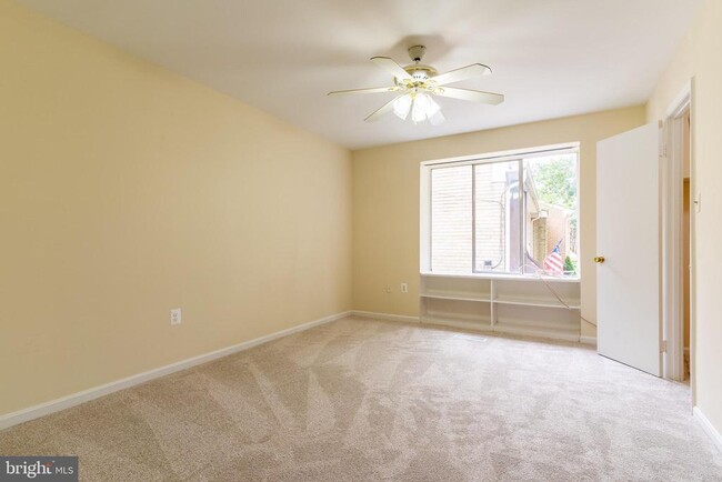 Building Photo - 3840 Persimmon Cir