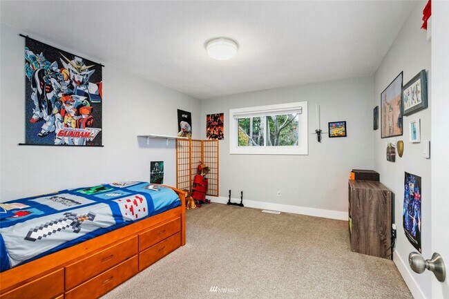 Building Photo - Beautiful 4 Bedroom Close to Everything!