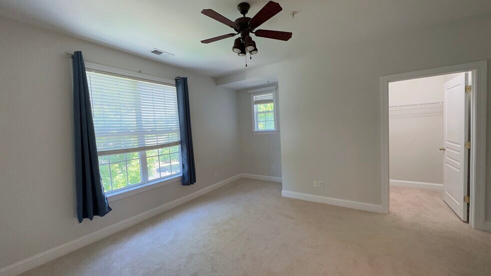Master Bedroom - 432 Glencrest Pl