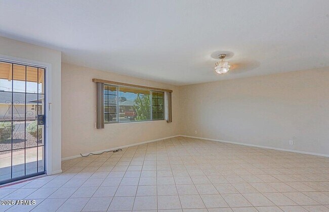 Building Photo - 6203 N 12th Pl
