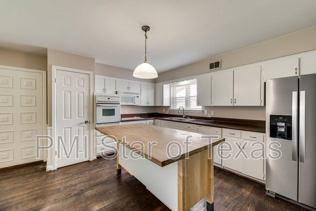 Building Photo - 11643 Rogue Way