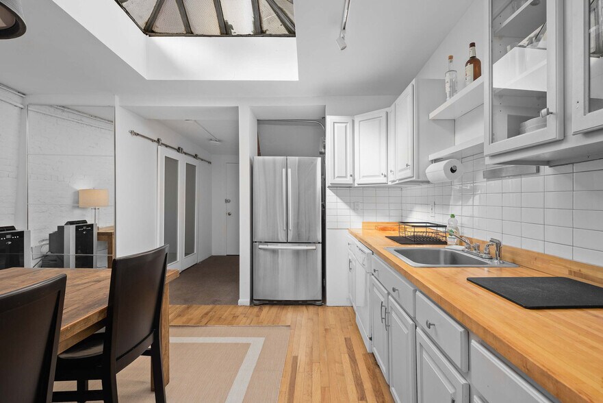 Building Photo - 354 Bowery