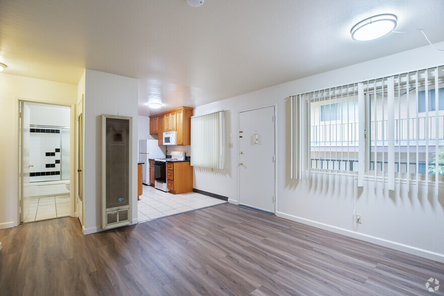 Primary Photo - 2025 Francisco St.