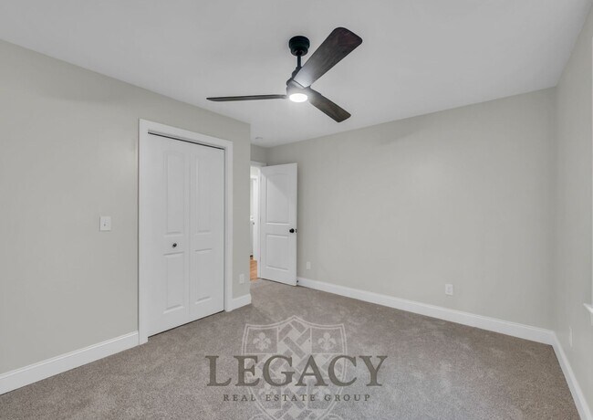 Building Photo - 719 Woodmere Dr