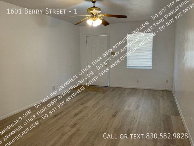 Building Photo - **AVAILABLE NOW** SPACIOUS 1 BED 1 BATH IN...