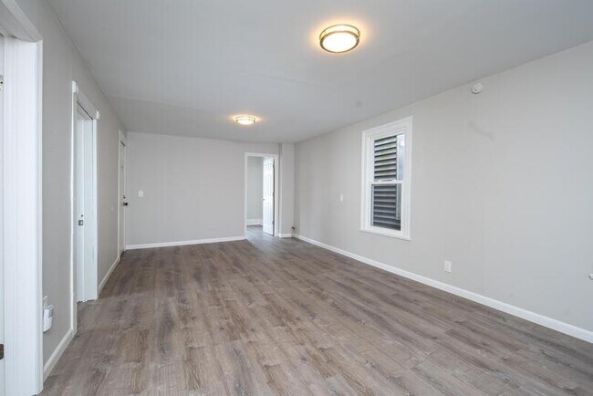 Building Photo - 719 5th Ave