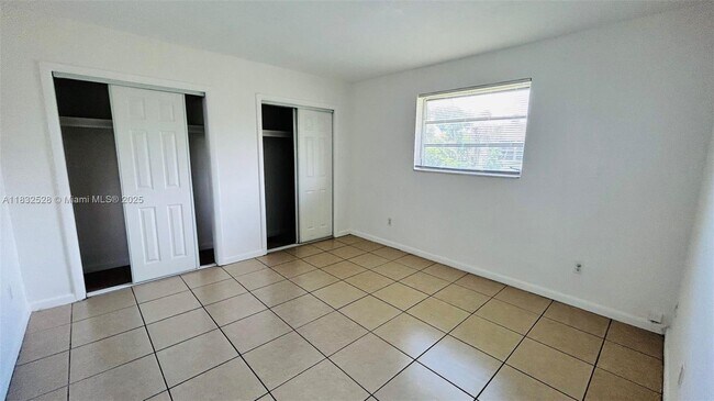 Building Photo - 2121 NE 168th St