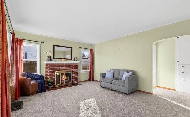 Building Photo - Move in ready