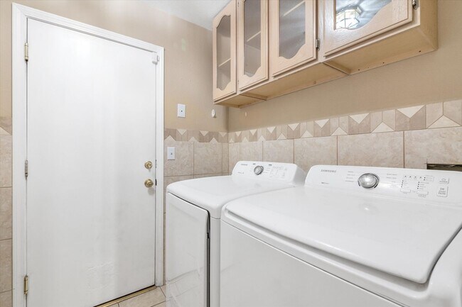 Building Photo - Great Single Story Summerlin Area Pool Home