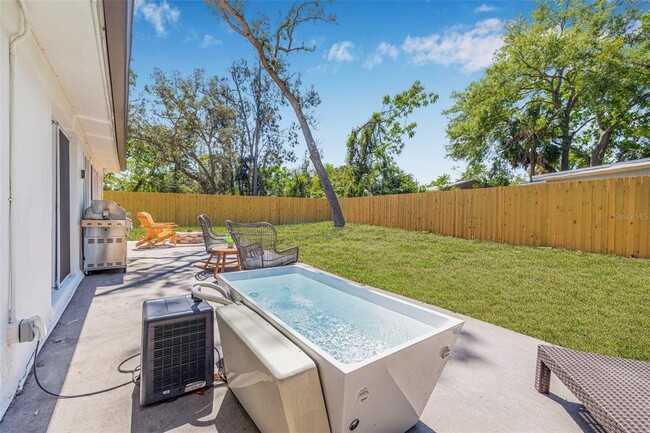 Building Photo - 4925 Camellia Way S