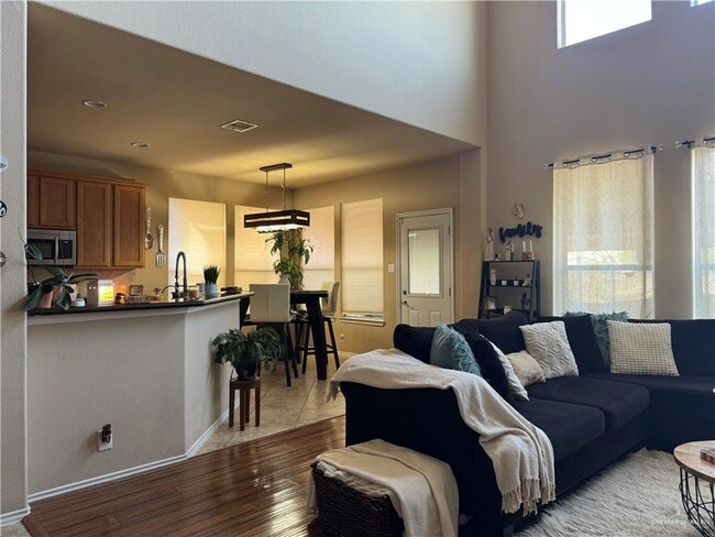 Building Photo - 40 San Angelo St