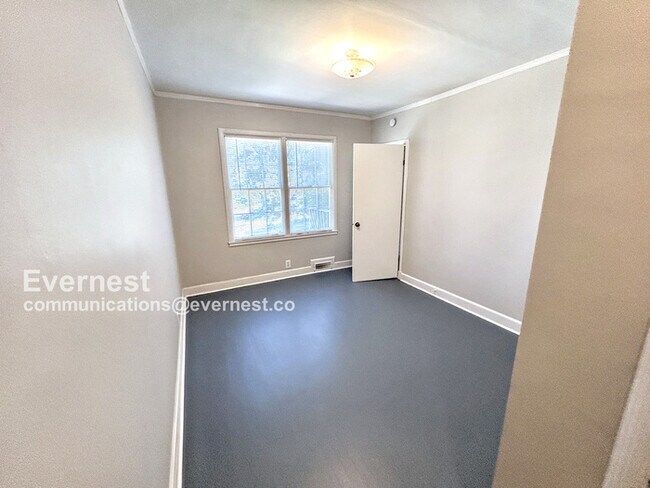 Building Photo - 7704 8th Ct S