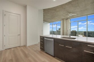 Building Photo - 2728 McKinnon St