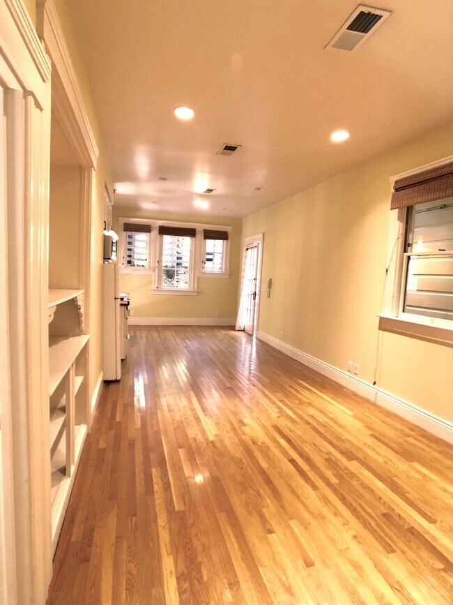 Open floor plan living and dining area - 1528 Fulton Street