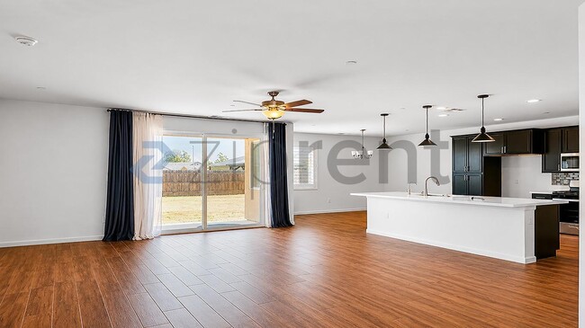 Building Photo - Unit