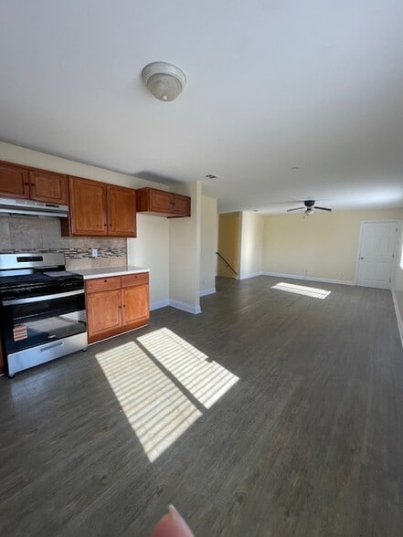 Building Photo - 3988 Denker Ave