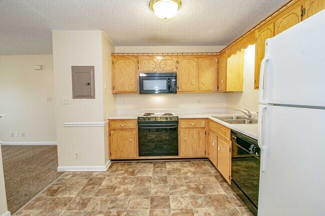 Building Photo - 402 E St