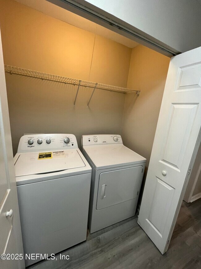 Building Photo - 8880 Old Kings Rd S