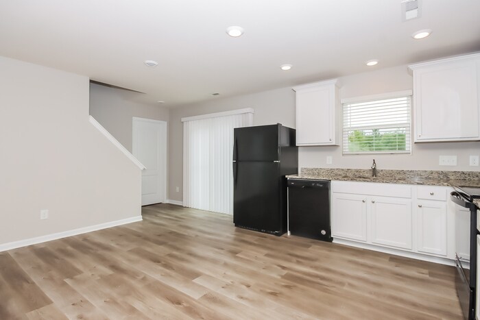 Building Photo - 4008 Everest Dr