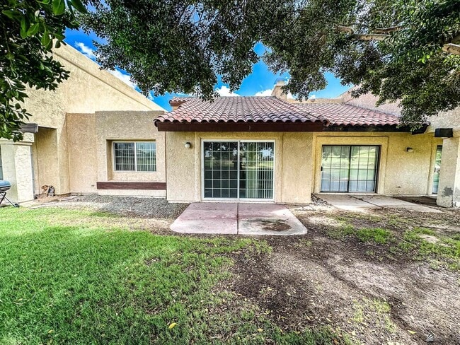 Building Photo - 10476 S Del Montes