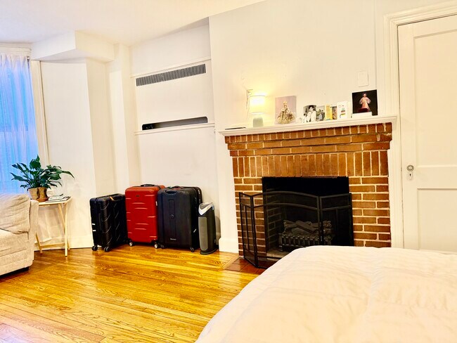 Building Photo - 354 Beacon St