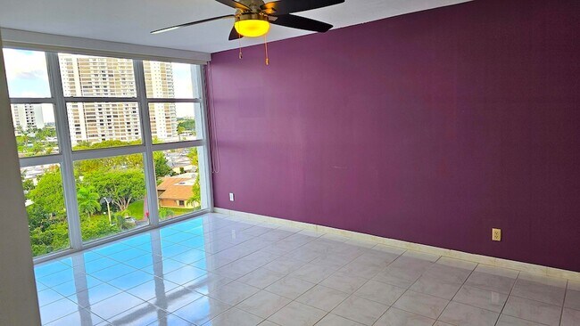 Building Photo - 400 Leslie Dr