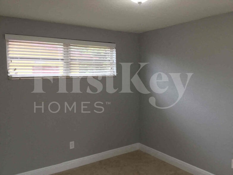 Building Photo - 2110 NW 185th St